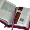 Biblia RVR Letra mediana Color Magenta Con Ayudas Digitales